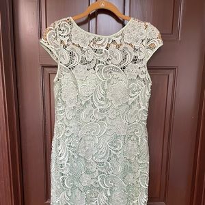 New w/o tags. Adrianna Papell women’s lace cap sheath dress size 8 mint green